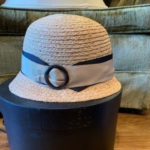 1920s style cloche hat